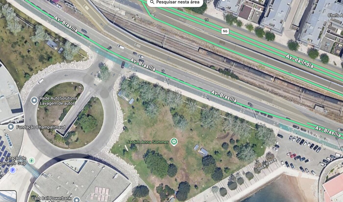 Map of free street parking near the venue along Avenida de Brasília